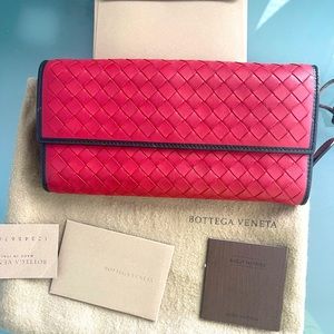 100% Authentic Bottega Veneta long zip wallet